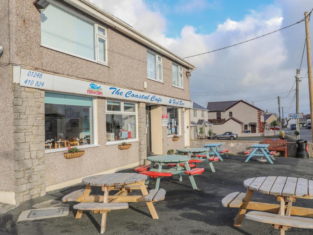 Coastal Cafe Apartment Moelfre Exterior photo